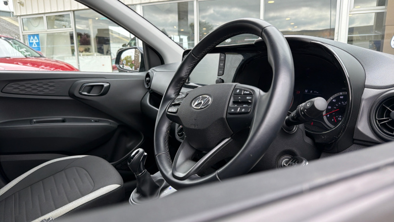 Hyundai i10 1.0 MPi SE Connect 5dr Auto Petrol Hatchback